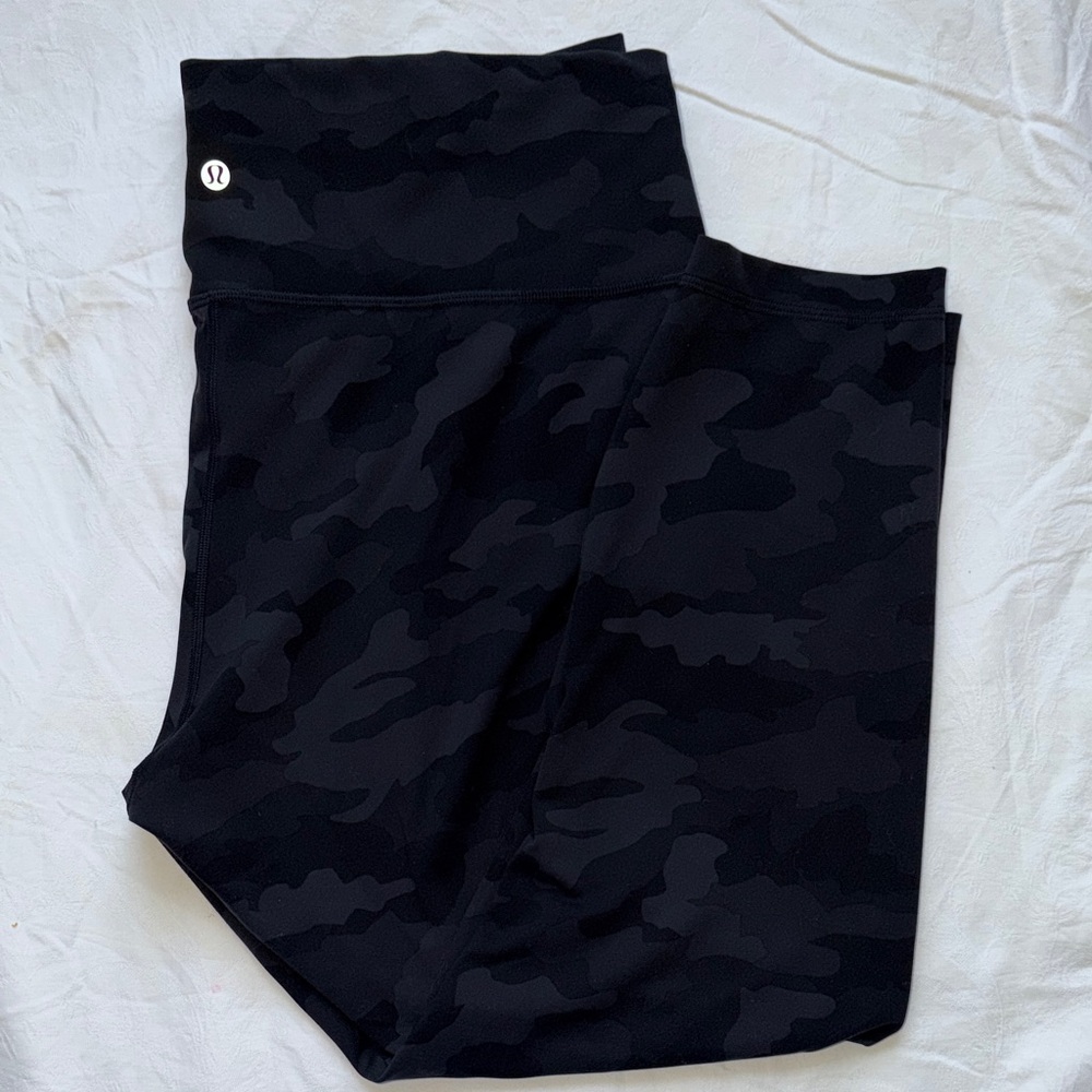 Lululemon Align high-waisted shorts. Heritage 365 Dark Charcoal Camo, size 18 - Picture 4 of 6